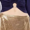 Top corto con detalle de piercing